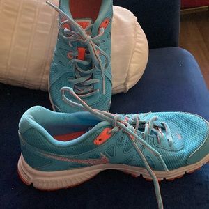 Nike revolution, tennis shoes